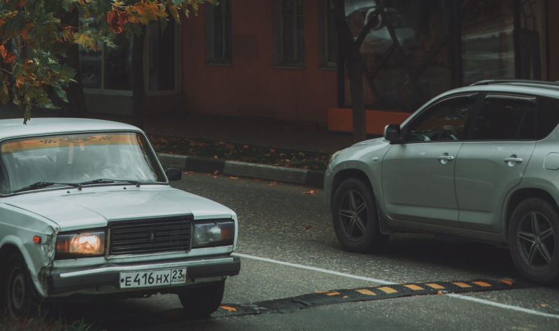 Ko je izmislio ležeće policajce?
